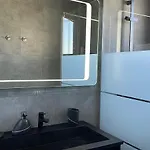 Petite Maison En Pleine Campagne *