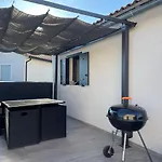 Petite Maison En Pleine Campagne *