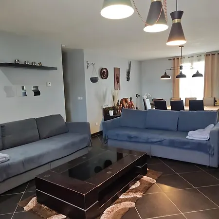 Petite Maison En Pleine Campagne *