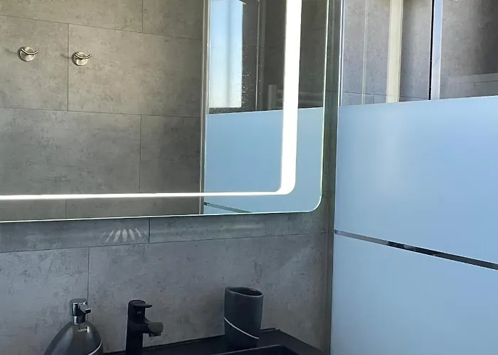 Petite Maison En Pleine Campagne *